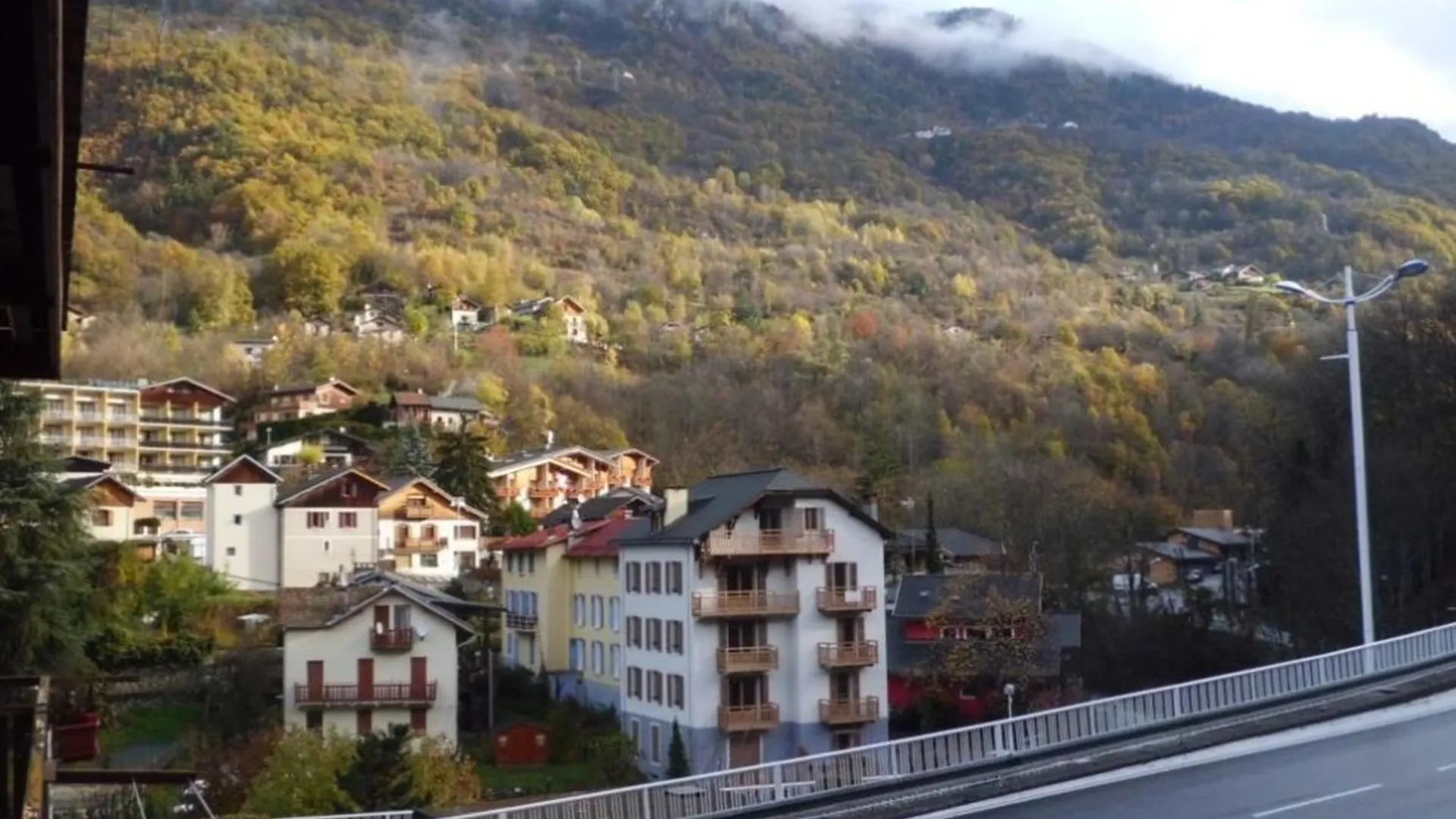 Spacieux Duplex Renove 2 Pieces, Centre Brides-Les-Bains, Proche Parc Thermal, Parking Inclus - Fr-1-512-5 0*, Brides-les-Bains France