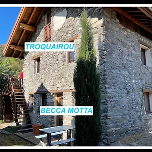  Apartment Maison Des Vignes- Troquairou Et Becca Motta